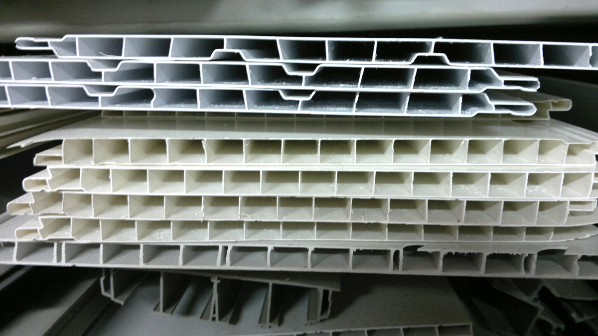 Plastic profile extrusion